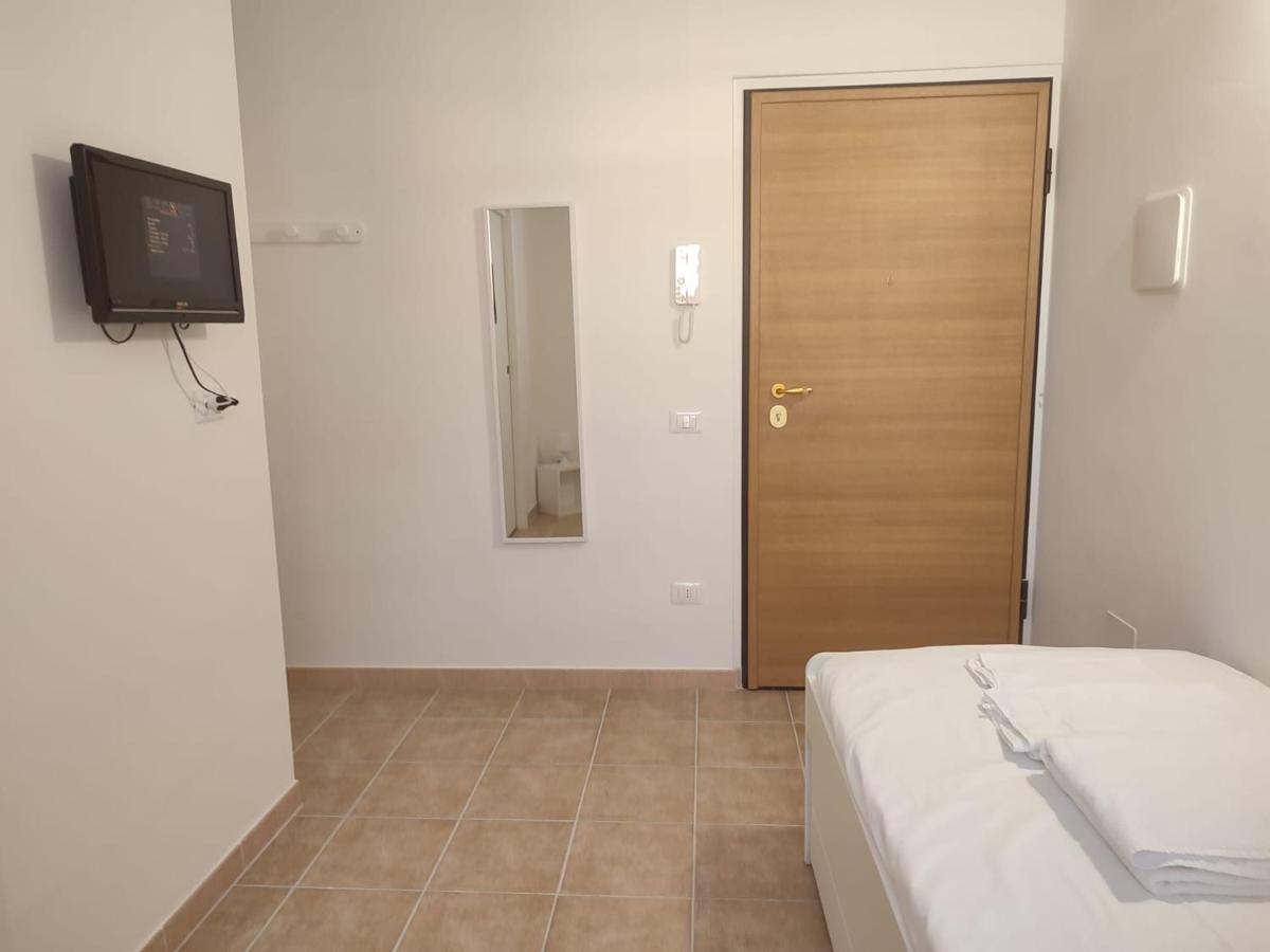 Via Cavour Hotell LʼAquila Exteriör bild